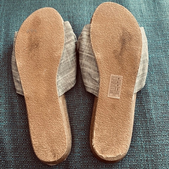 Blowfish Malibu Gray Bowtie Sandal Flats Size 8 - Picture 4 of 7